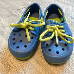 Kids lace line crocs boat shoes, size 8